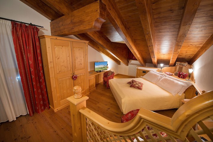 Room 6 of 38