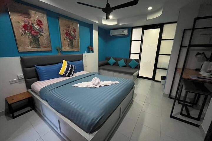 Room 6 of 42
