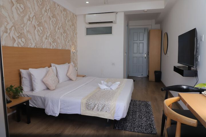 Room 4 of 7
