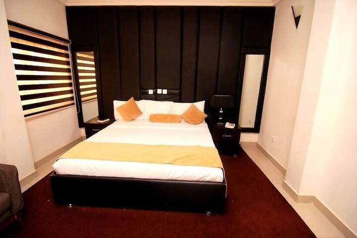 Room 8 of 48