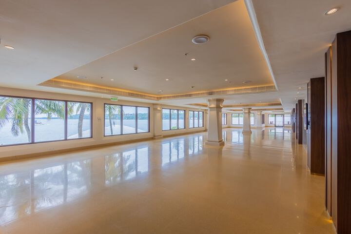 Ballroom/Hall 45 of 68