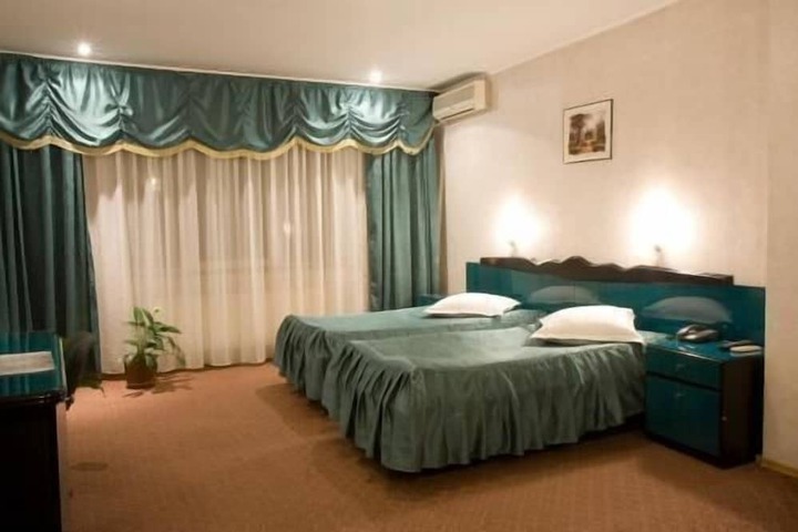 Room 4 of 7