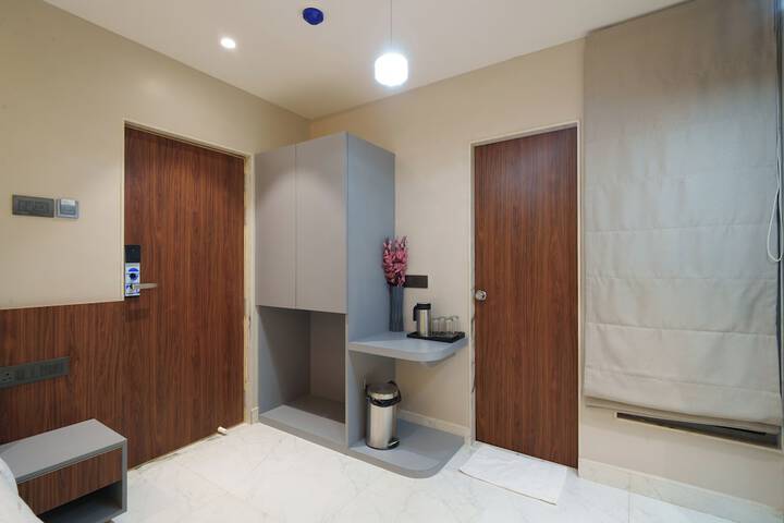 Room 30 of 48
