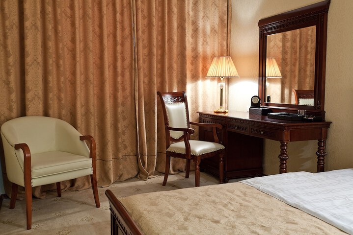 Room 9 of 38