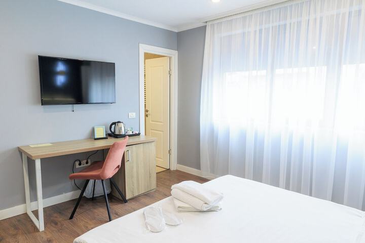 Room 8 of 25