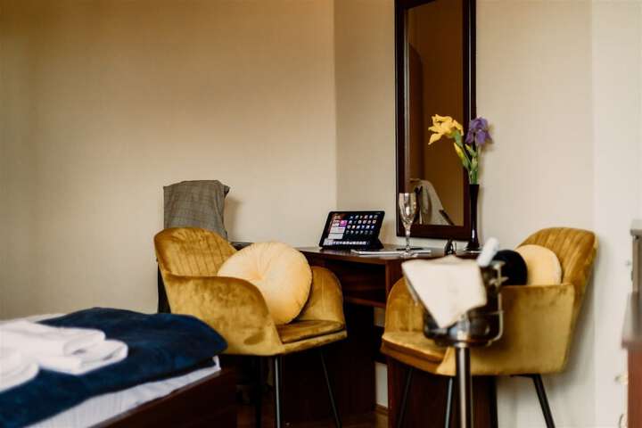 Room 10 of 47