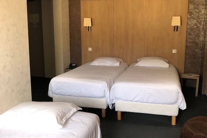 Room 7 of 62