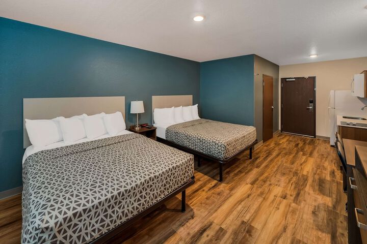 Suite Queen Bed (1 of 11)