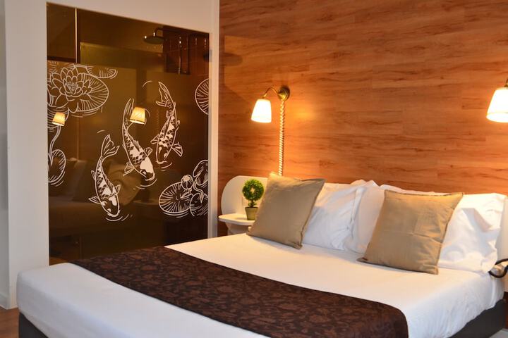 Room 9 of 42
