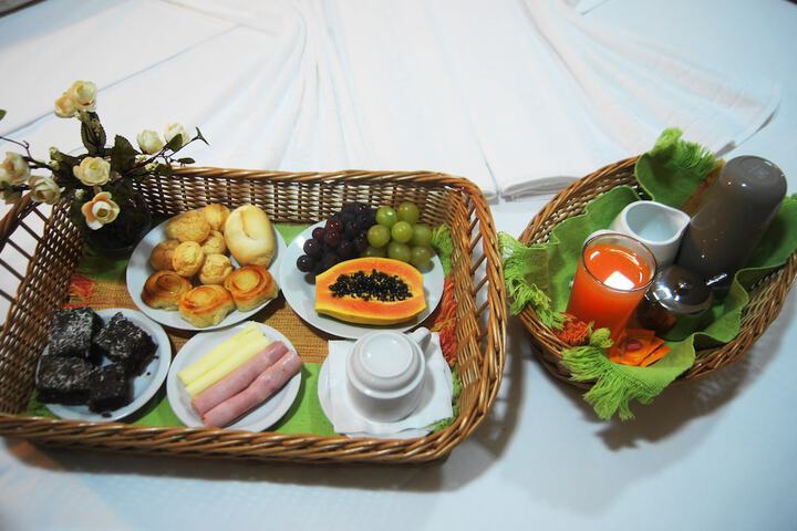 Breakfast/Coffee Service 34 of 44