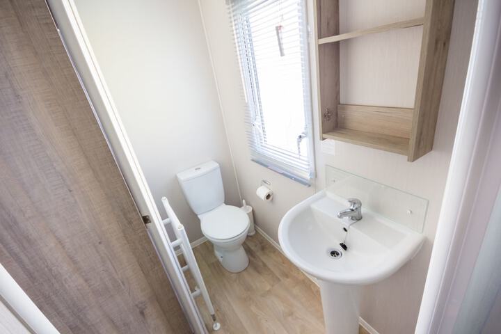 Room 102 of 139