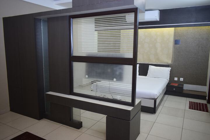 Room 18 of 34