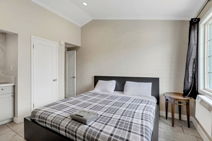 Suite King Bed Kitchenette Ground Floor (3 of 15)