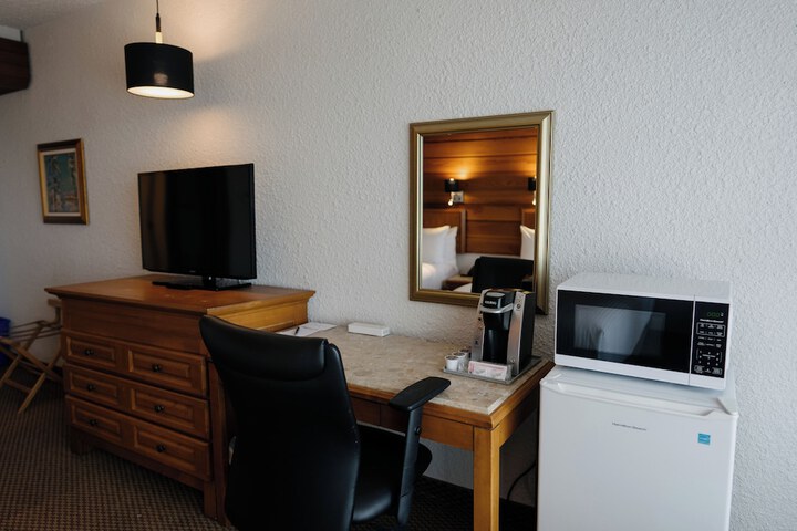Room 11 of 35
