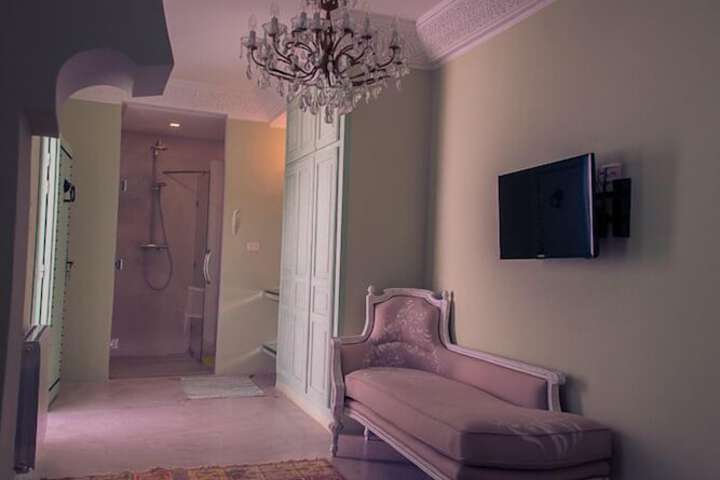 Room 9 of 72