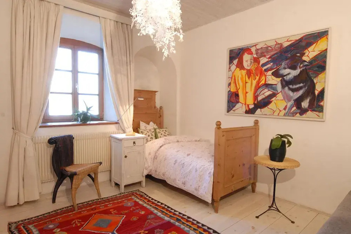 Room 4 of 15