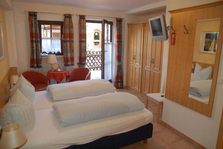 Room 8 of 48