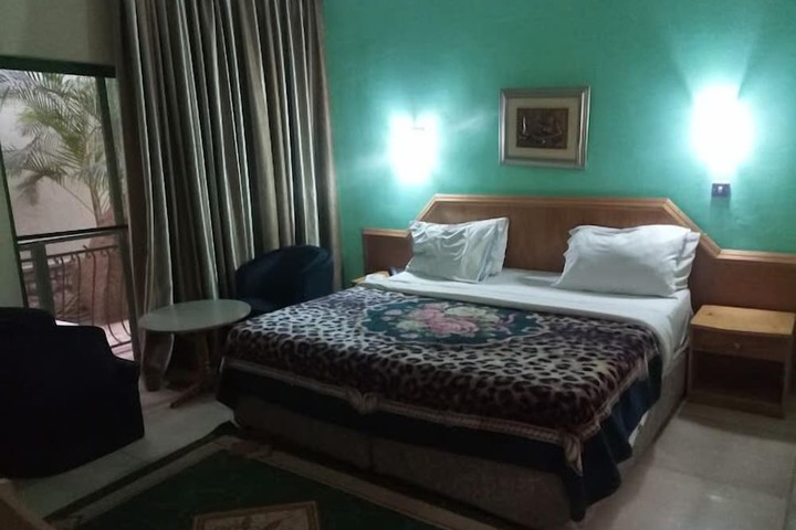Room 3 of 46
