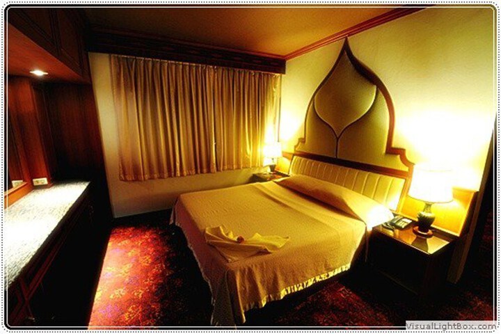 Room 8 of 40
