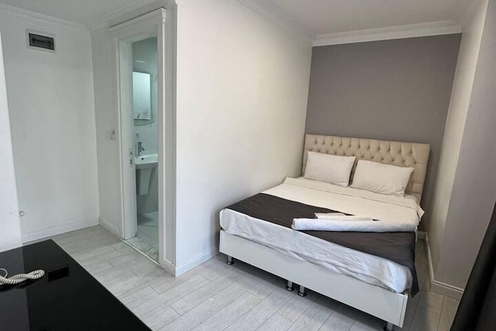 Room 6 of 42