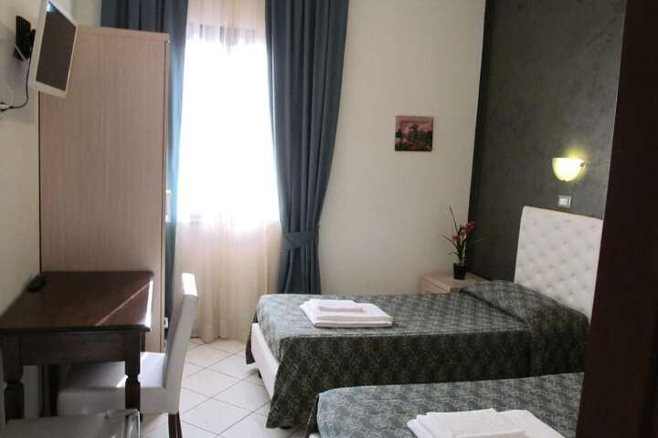 Room 7 of 9