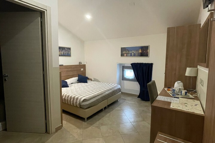 Room 17 of 35