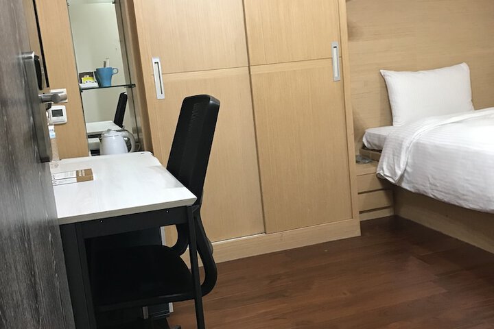 Room 16 of 31