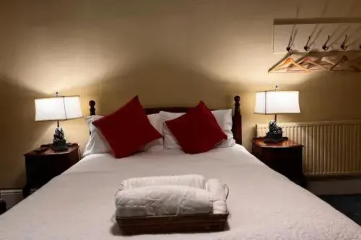 Room 4 of 19