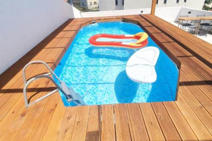 Pool 40 of 49