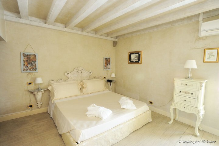 Room 5 of 177