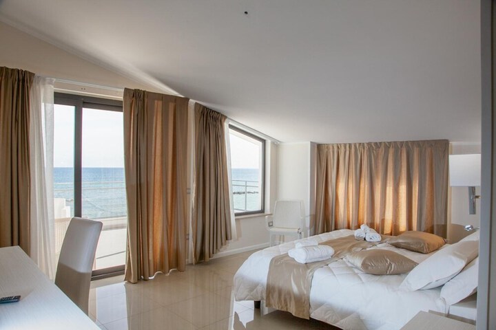 Room 12 of 62