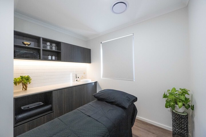 Room 33 of 48