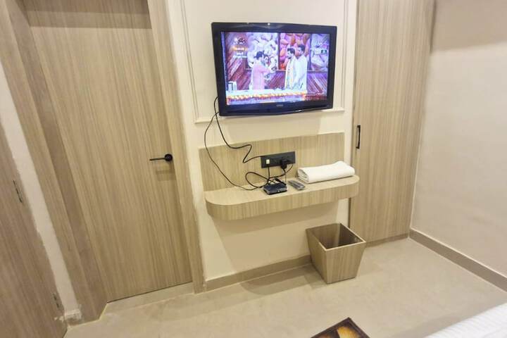 Room 2 of 17