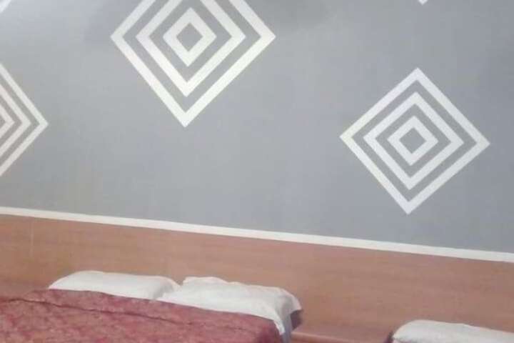 Room 8 of 12