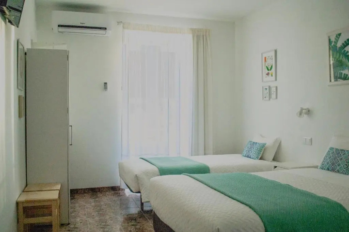 Room 2 of 3