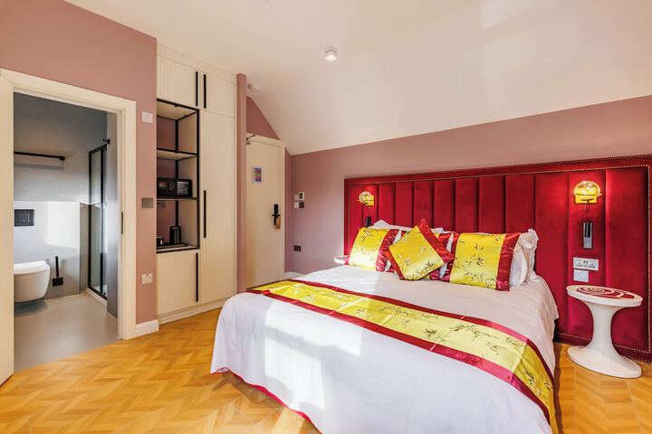 Room 8 of 72