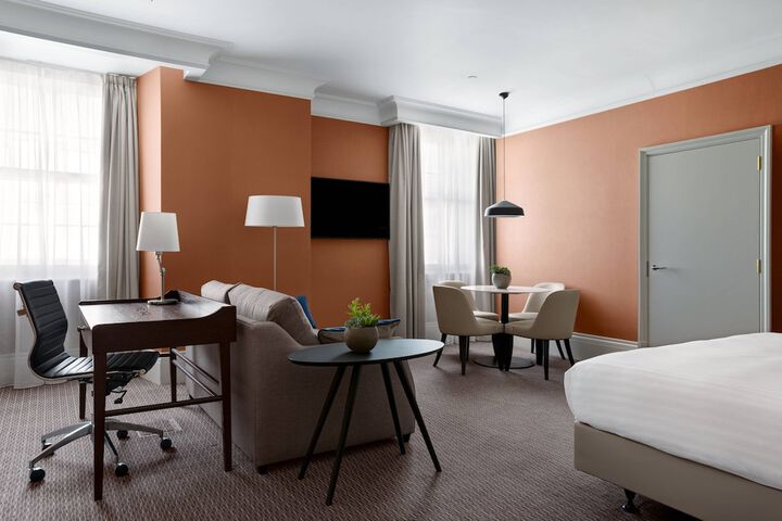 Room 33 of 87