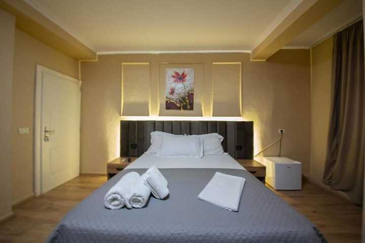 Room 14 of 25
