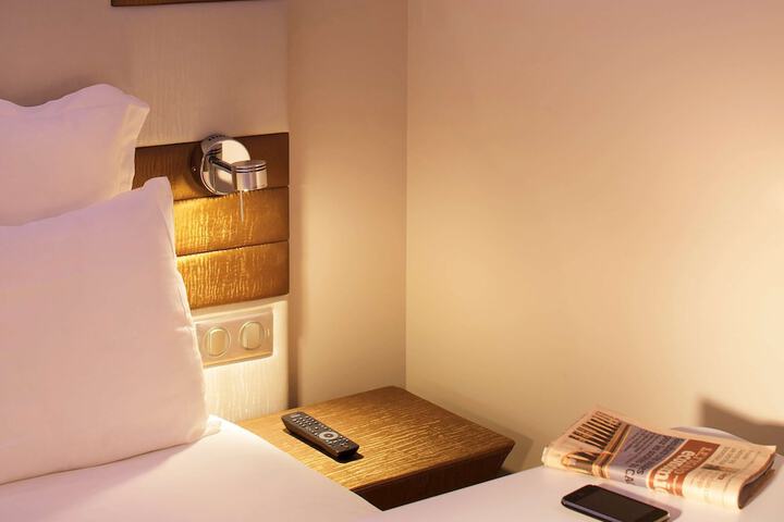 Room 14 of 102