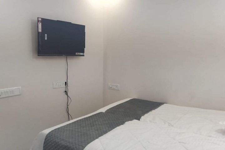 Room 2 of 6