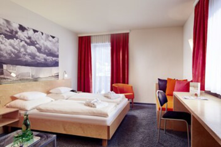 Room 34 of 41