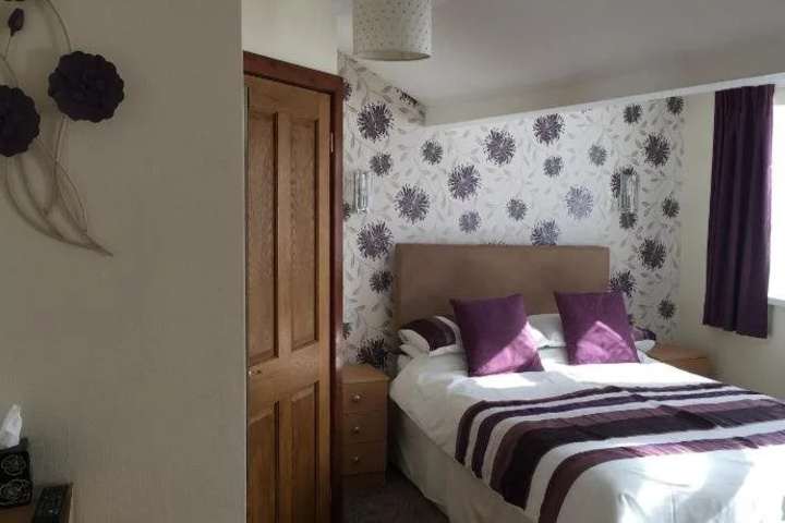 Room 3 of 12