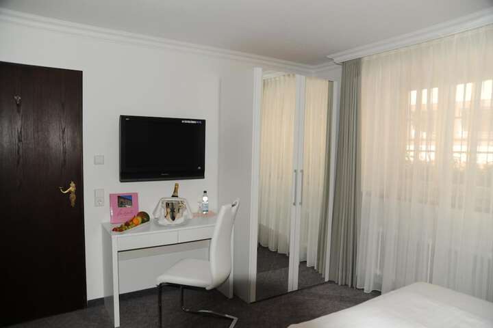 Room 11 of 46