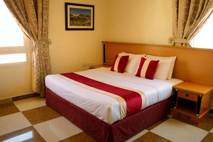 Room 5 of 32