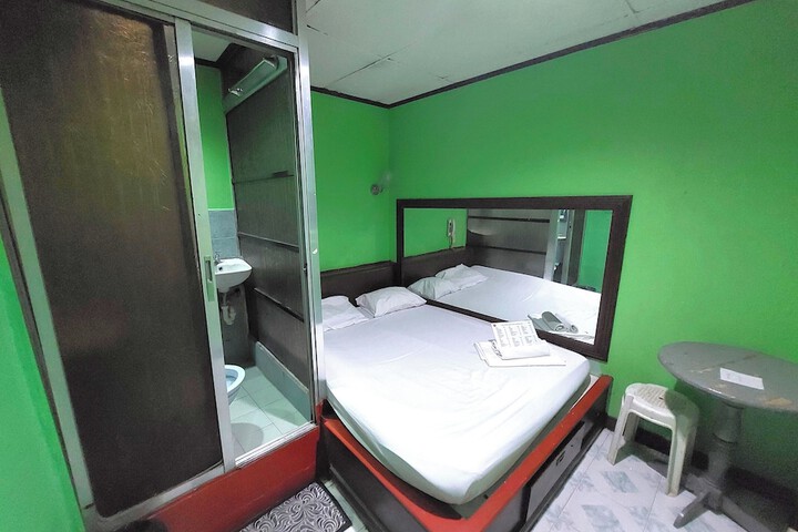 Room 10 of 24