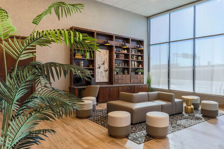 Lobby lounge