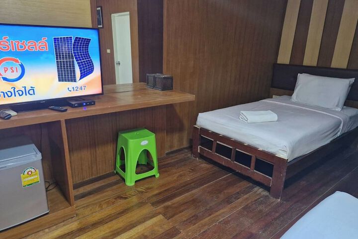 Room 16 of 125
