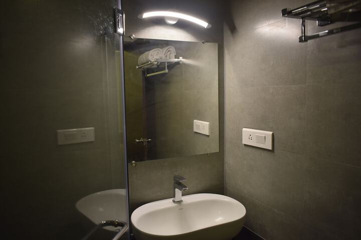 Room 30 of 40