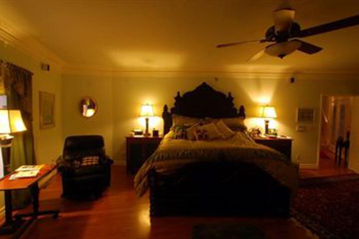 Room 32 of 61