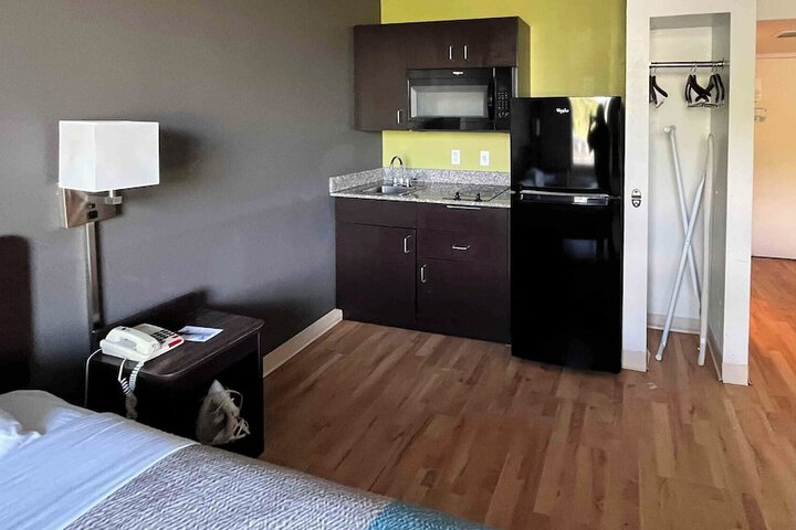 Room 15 of 33